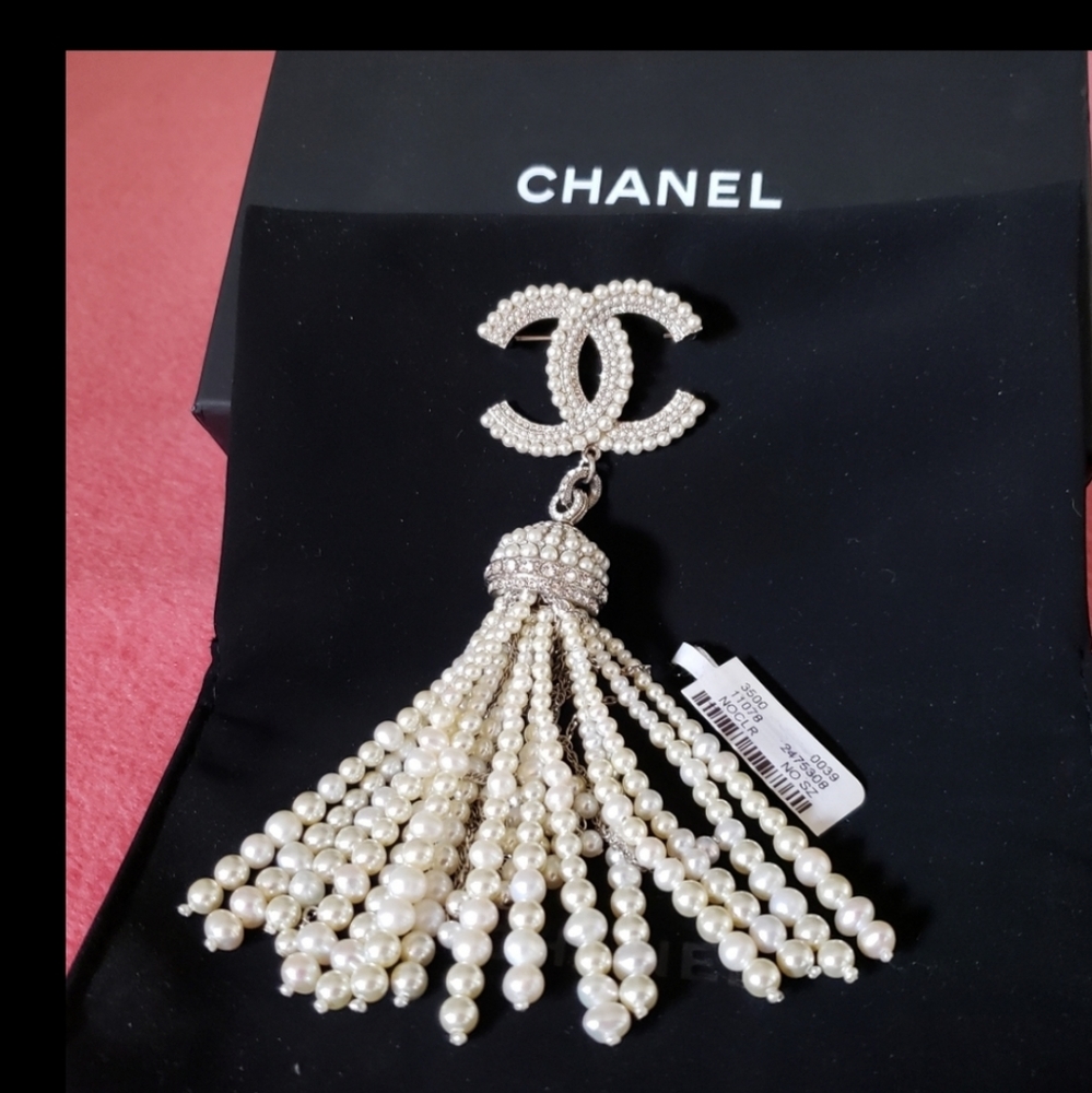 Chanel pearl statement  brooch - Picture 6 of 12